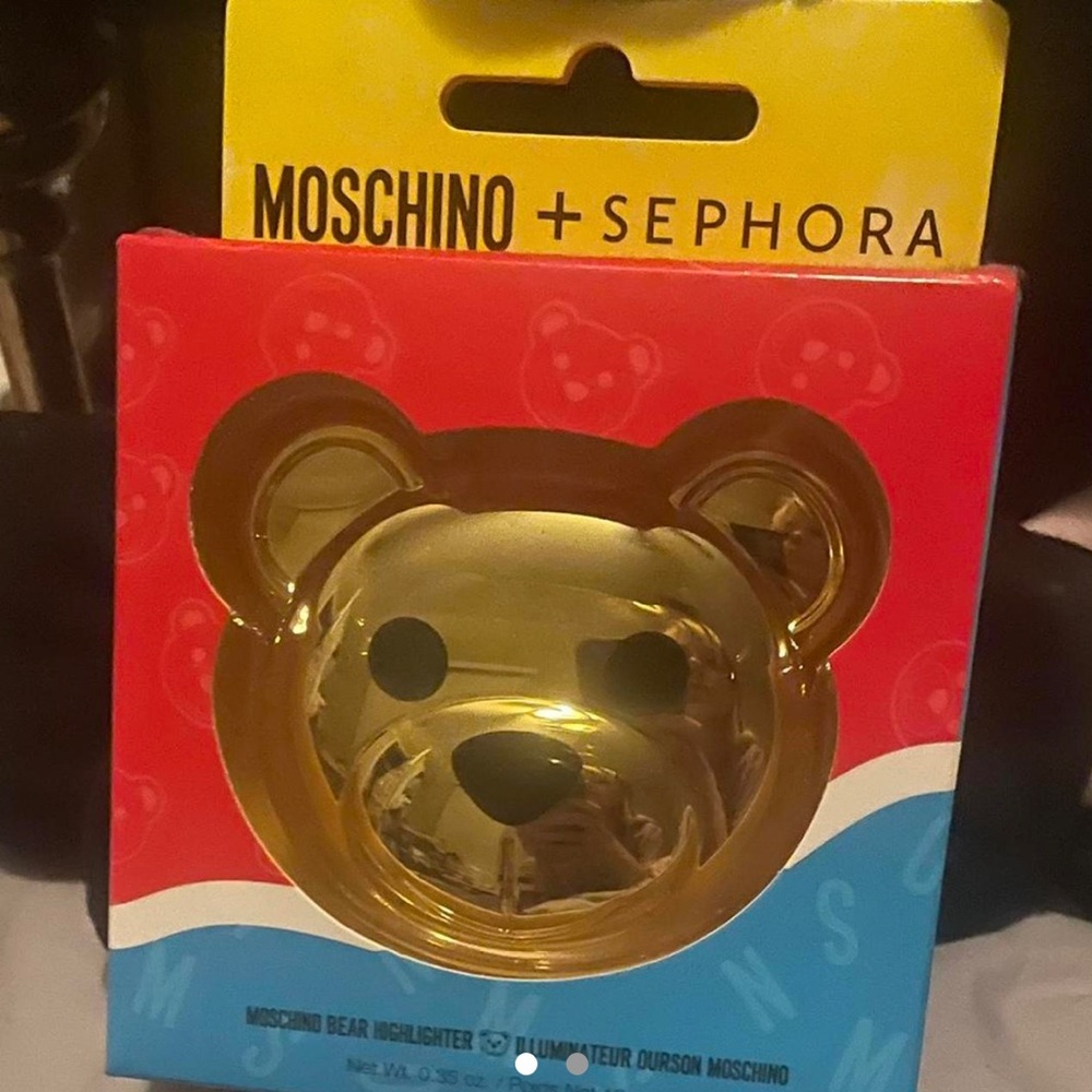 Limited Edition Moschino + Sephora Collab. Highlighter.